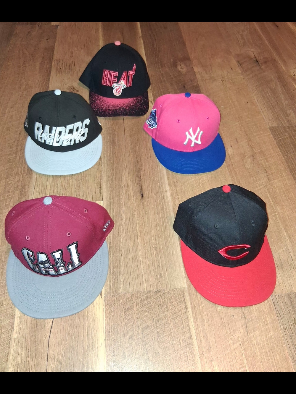 Five Snapback/Fitted Hats Lot - Miami Heat, NY Yankees, Raiders Styles